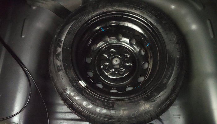 2015 Hyundai Eon MAGNA +, Petrol, Manual, 25,027 km, Spare Tyre