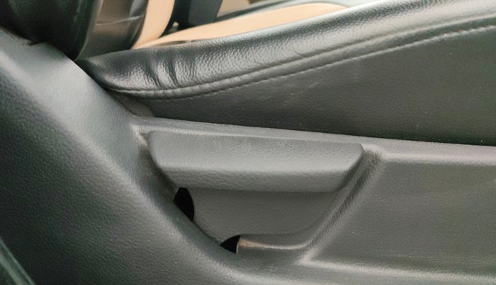 2015 Hyundai Eon MAGNA +, Petrol, Manual, 25,027 km, Driver Side Adjustment Panel