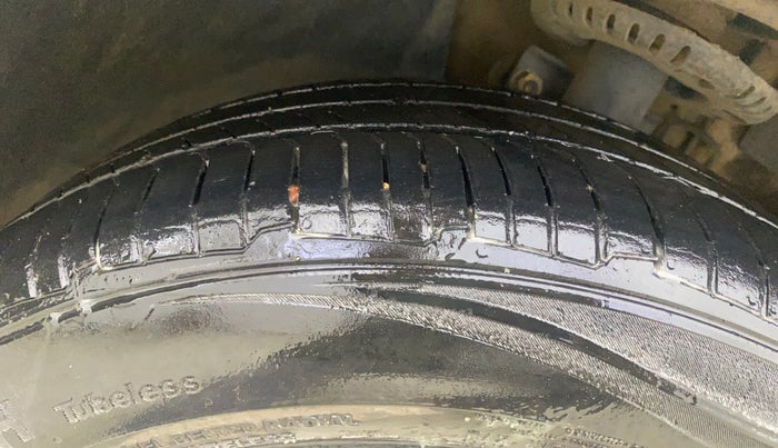 2014 Volkswagen Polo HIGHLINE1.2L, Petrol, Manual, 57,846 km, Left Front Tyre Tread