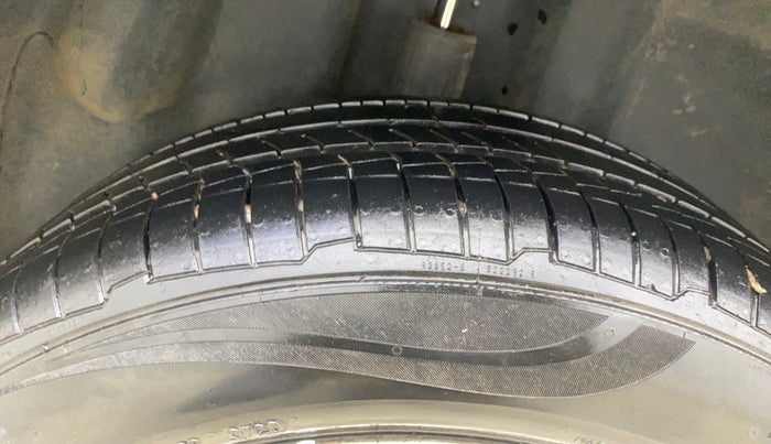 2014 Volkswagen Polo HIGHLINE1.2L, Petrol, Manual, 57,846 km, Right Rear Tyre Tread