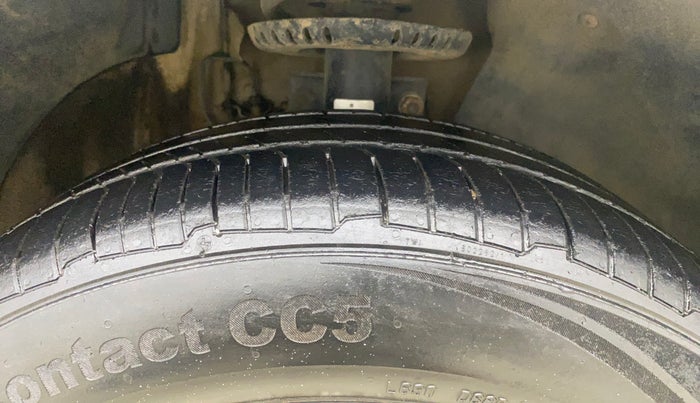 2014 Volkswagen Polo HIGHLINE1.2L, Petrol, Manual, 57,846 km, Right Front Tyre Tread