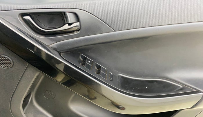 2022 Tata NEXON XZ PLUS PETROL KAZIRANGA, Petrol, Manual, 77,048 km, Driver Side Door Panels Control