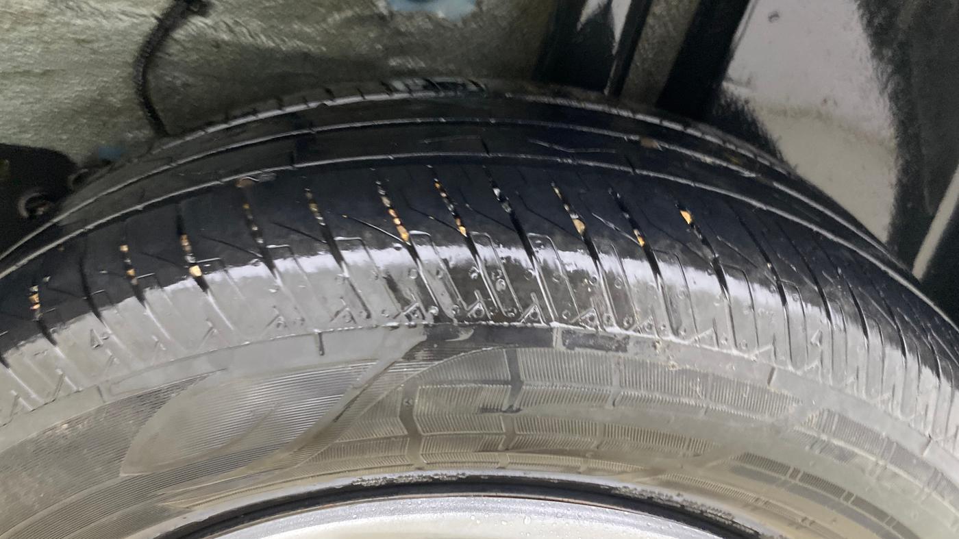 2025 Tata PUNCH Adventure Plus AMT, Petrol, Automatic, 22,576 km, Left Rear Tyre Tread