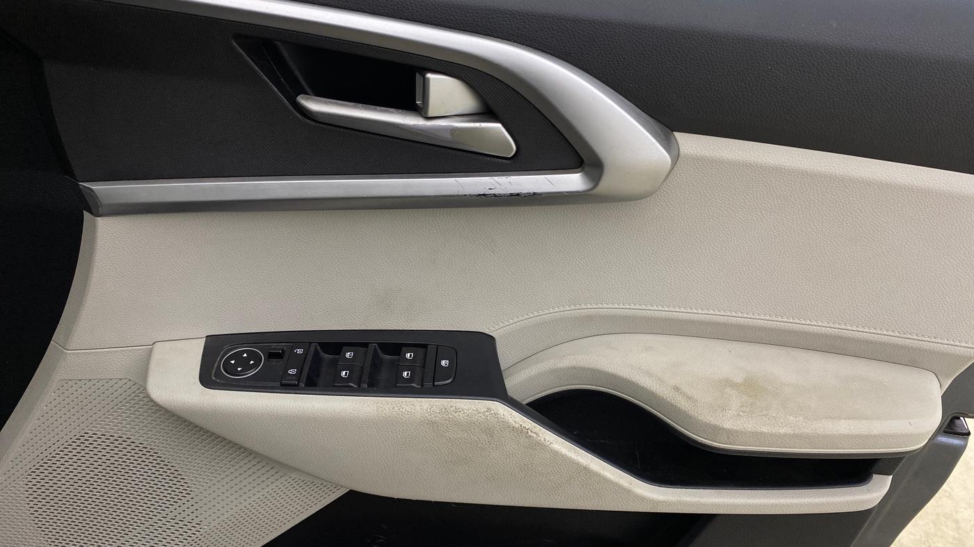 2023 KIA CARENS PRESTIGE 1.5 PETROL 7 STR, Petrol, Manual, 40,272 km, Driver Side Door Panels Control