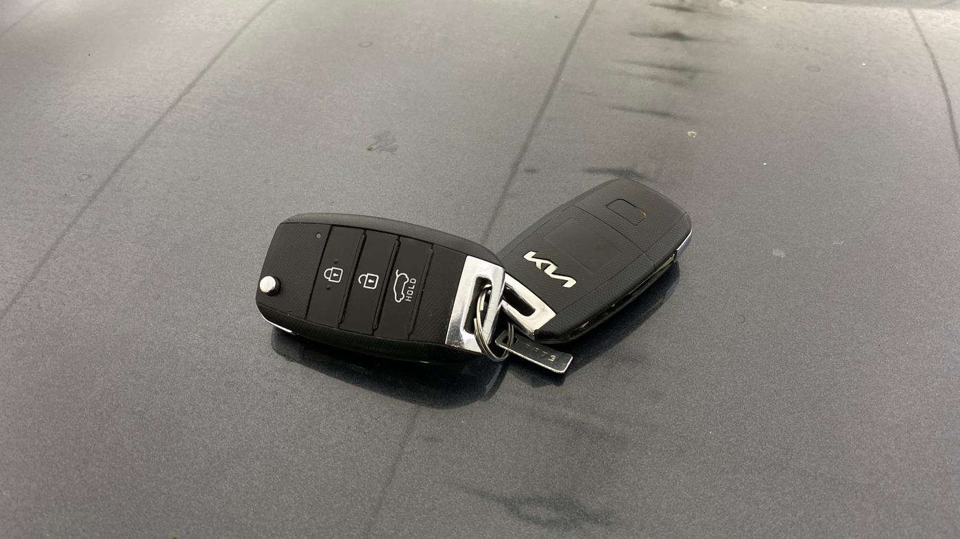 2023 KIA CARENS PRESTIGE 1.5 PETROL 7 STR, Petrol, Manual, 40,272 km, Key Close Up