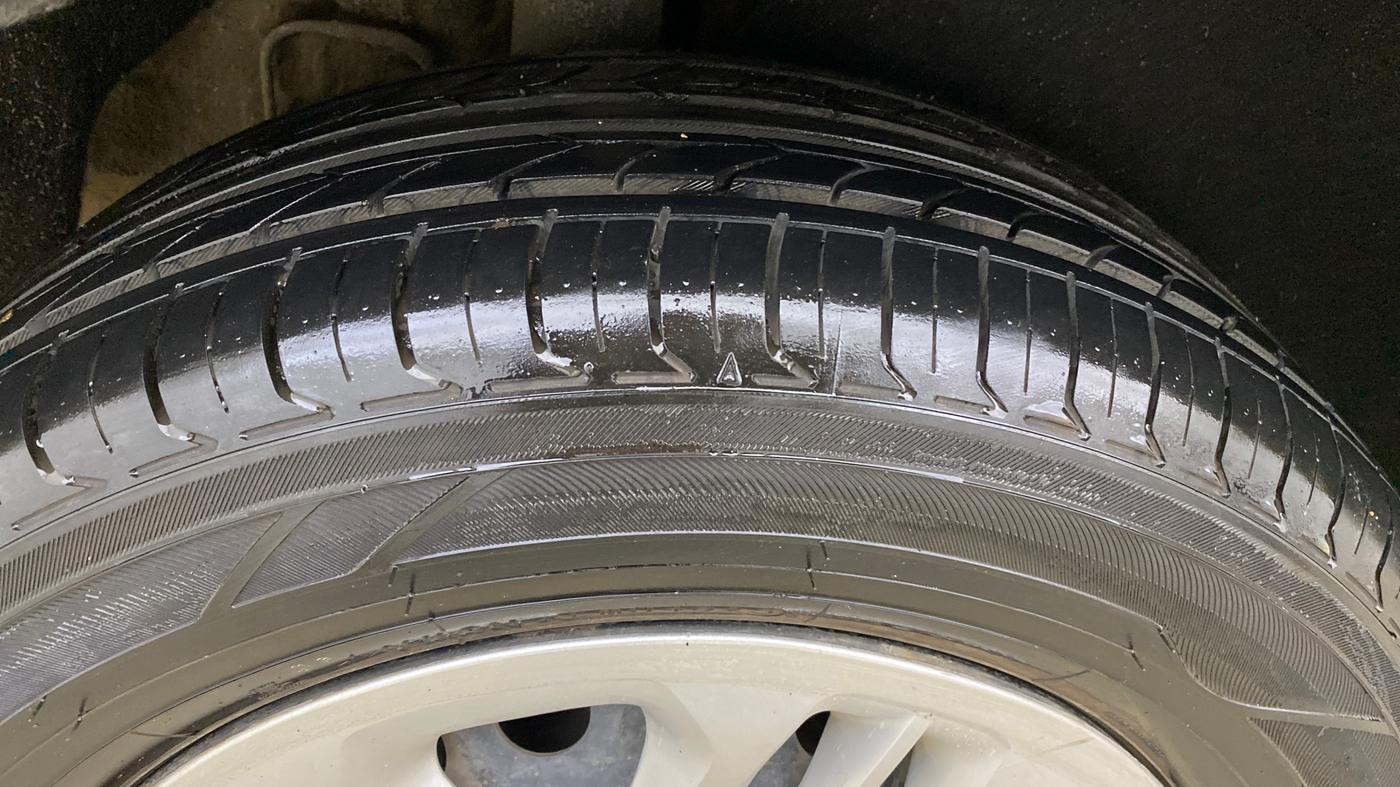 2023 KIA CARENS PRESTIGE 1.5 PETROL 7 STR, Petrol, Manual, 40,272 km, Right Rear Tyre Tread