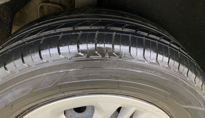 2023 KIA CARENS PRESTIGE 1.5 PETROL 7 STR, Petrol, Manual, 40,272 km, Right Rear Tyre Tread