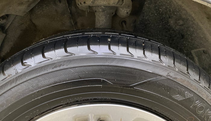 2023 KIA CARENS PRESTIGE 1.5 PETROL 7 STR, Petrol, Manual, 40,272 km, Right Front Tyre Tread