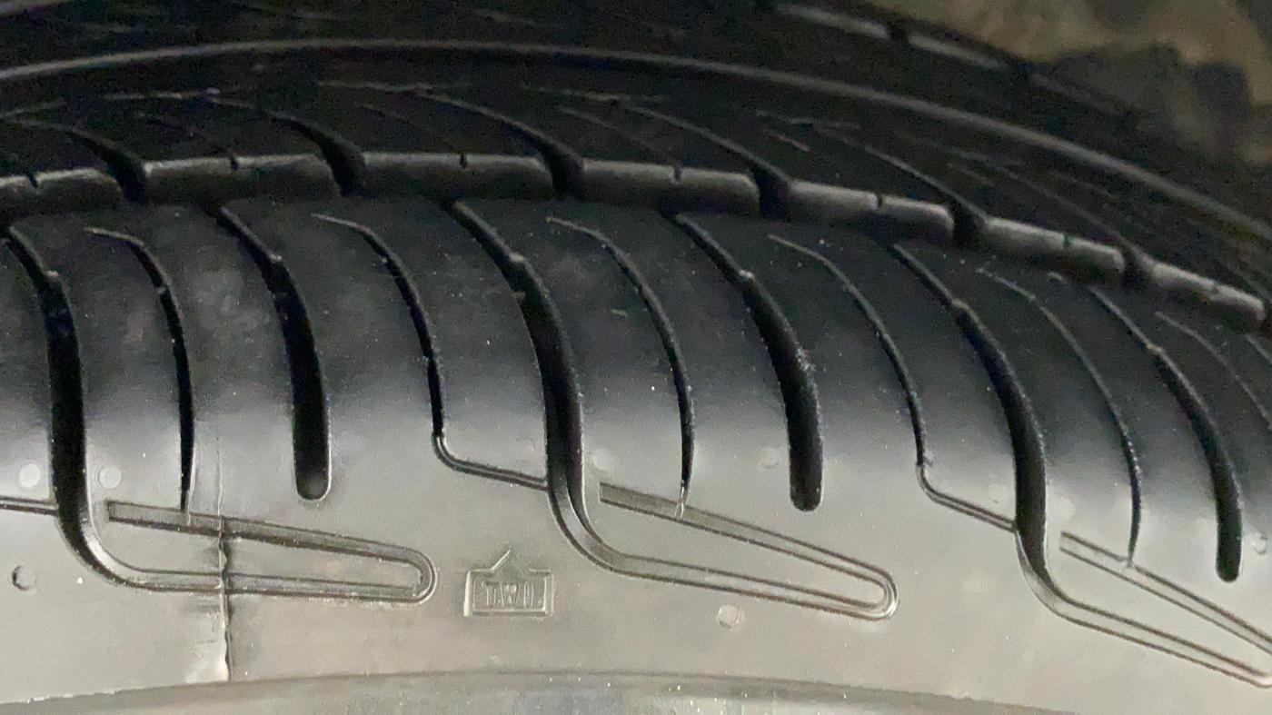 2014 Maruti Ertiga VXI, Petrol, Manual, 35,843 km, Right Front Tyre Tread