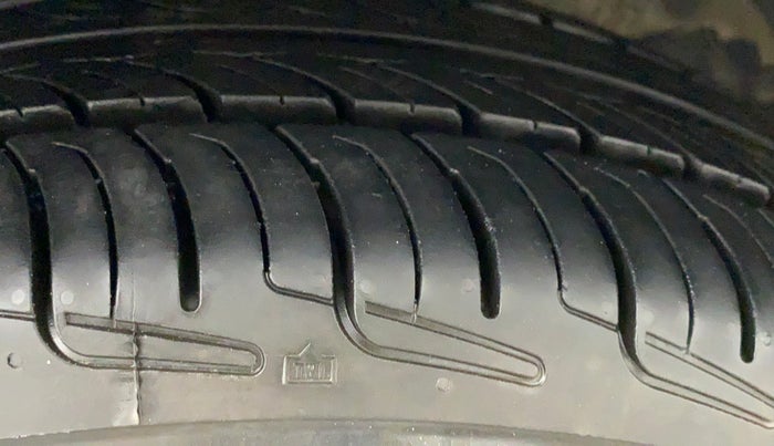2014 Maruti Ertiga VXI, Petrol, Manual, 35,843 km, Right Front Tyre Tread