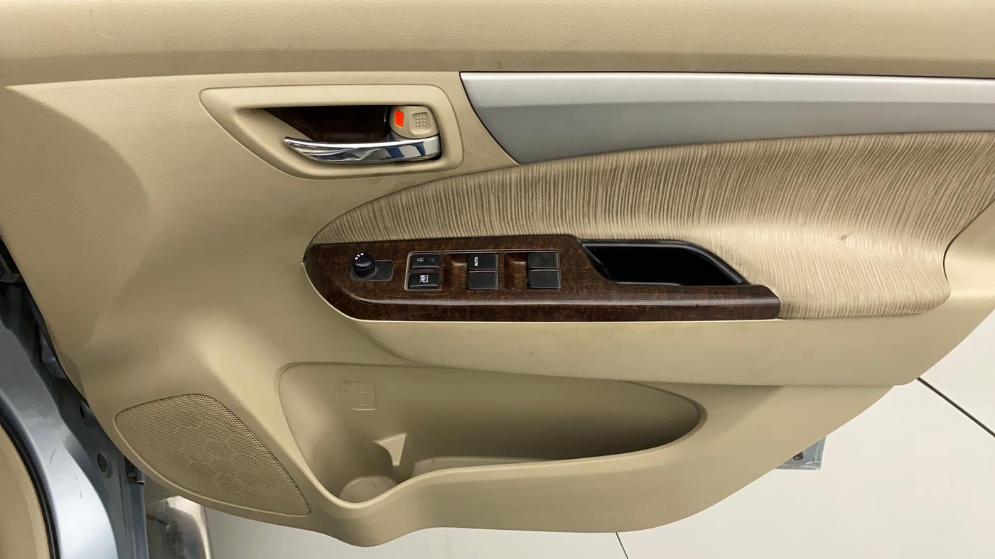 2014 Maruti Ertiga VXI, Petrol, Manual, 35,843 km, Driver Side Door Panels Control