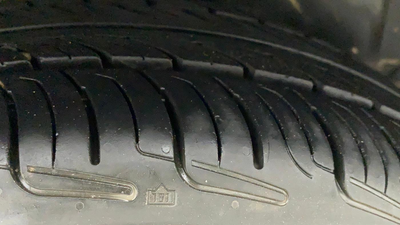 2014 Maruti Ertiga VXI, Petrol, Manual, 35,843 km, Right Rear Tyre Tread