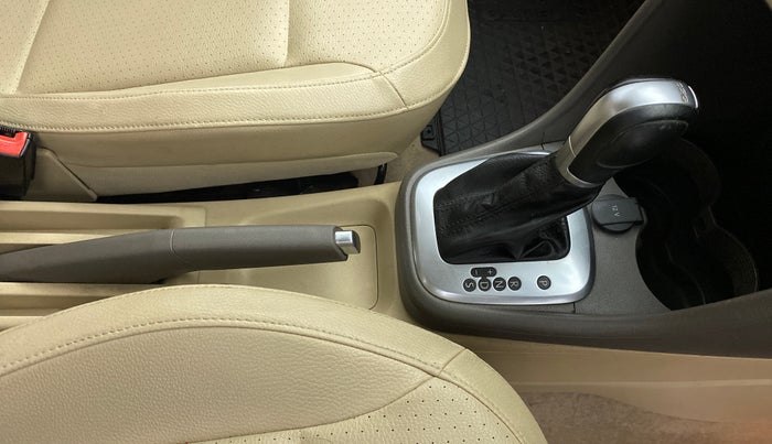 2017 Volkswagen Vento HIGHLINE TDI AT, Diesel, Automatic, 96,740 km, Gear Lever