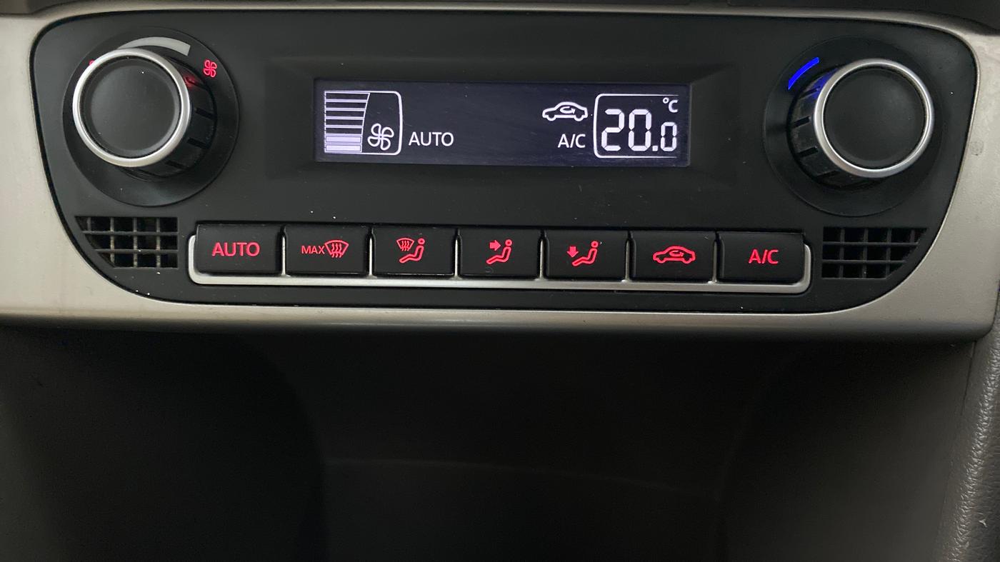 2017 Volkswagen Vento HIGHLINE TDI AT, Diesel, Automatic, 96,740 km, Automatic Climate Control