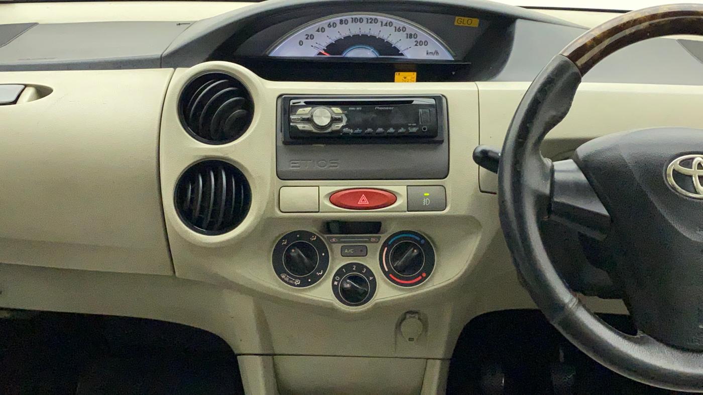 2011 Toyota Etios Liva G, Petrol, Manual, 74,374 km, Air Conditioner