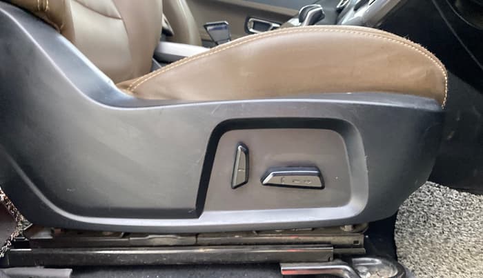 2021 Tata Harrier XZA PLUS 2.0L DUAL TONE, Diesel, Automatic, 1,20,815 km, Driver Side Adjustment Panel