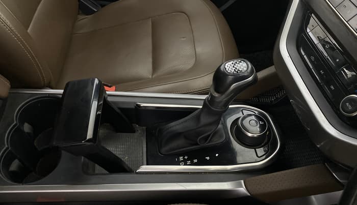 2021 Tata Harrier XZA PLUS 2.0L DUAL TONE, Diesel, Automatic, 1,20,815 km, Gear Lever