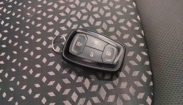 2019 Tata NEXON XZA PLUS PETROL DUAL TONE, Petrol, Automatic, 13,205 km, Key Close Up