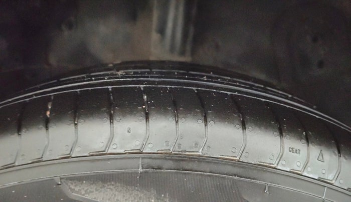 2019 Tata NEXON XZA PLUS PETROL DUAL TONE, Petrol, Automatic, 13,205 km, Right Rear Tyre Tread