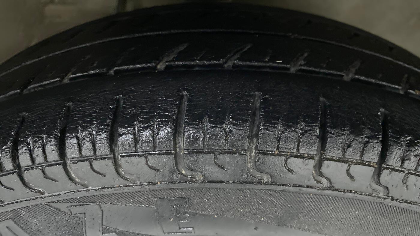 2017 Maruti Alto 800 LXI, Petrol, Manual, 37,164 km, Right Front Tyre Tread