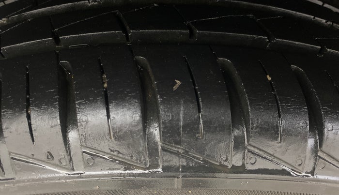 2020 Renault Kwid RXT 1.0 AMT, Petrol, Automatic, 16,301 km, Right Rear Tyre Tread