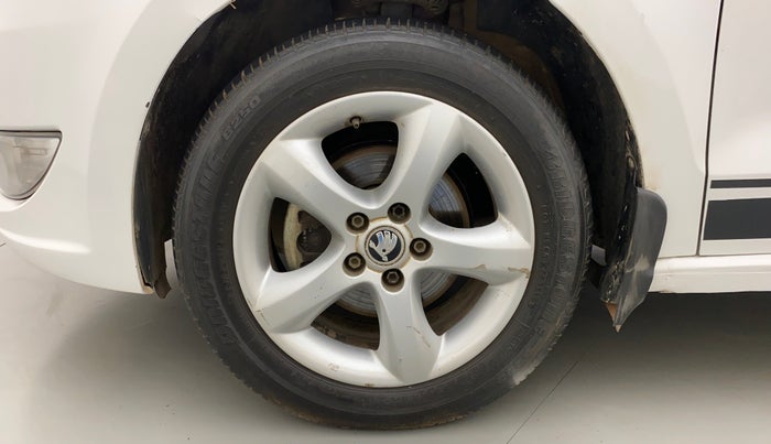 2015 Skoda Rapid 1.5 TDI AT  Ambition Plus, Diesel, Automatic, 93,424 km, Left Front Wheel