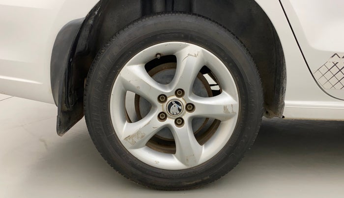 2015 Skoda Rapid 1.5 TDI AT  Ambition Plus, Diesel, Automatic, 93,424 km, Right Rear Wheel