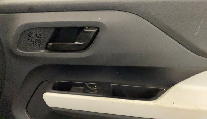 2022 Tata PUNCH PURE MT, Petrol, Manual, 36,416 km, Driver Side Door Panels Control