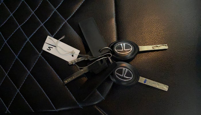 2022 Tata PUNCH PURE MT, Petrol, Manual, 36,416 km, Key Close Up