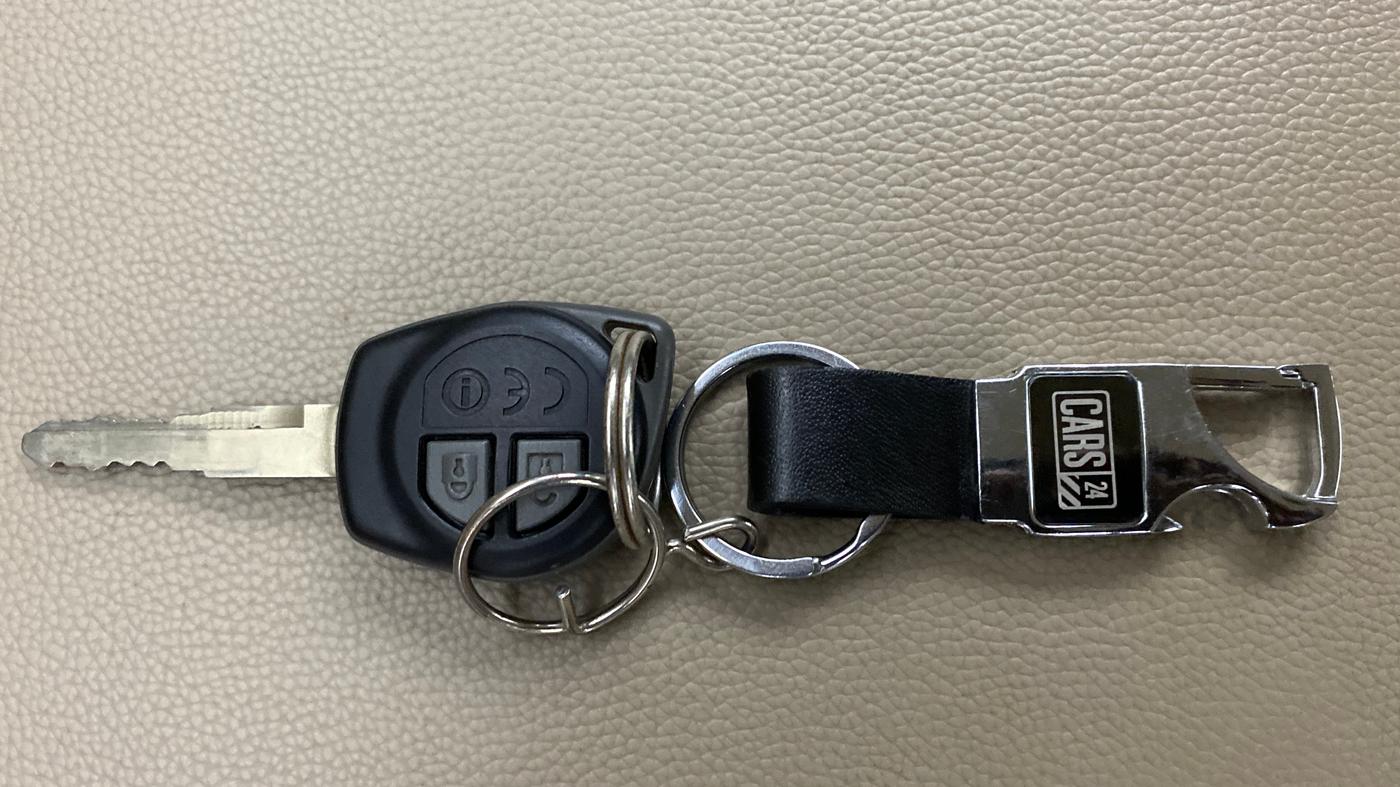 2018 Maruti Dzire VXI, Petrol, Manual, 25,101 km, Key Close Up