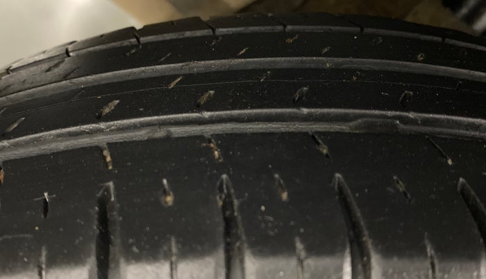 2018 Maruti Dzire VXI, Petrol, Manual, 25,101 km, Right Rear Tyre Tread