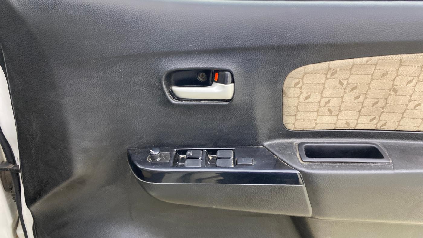2017 Maruti Wagon R 1.0 VXI AMT, Petrol, Automatic, 63,744 km, Driver Side Door Panels Control