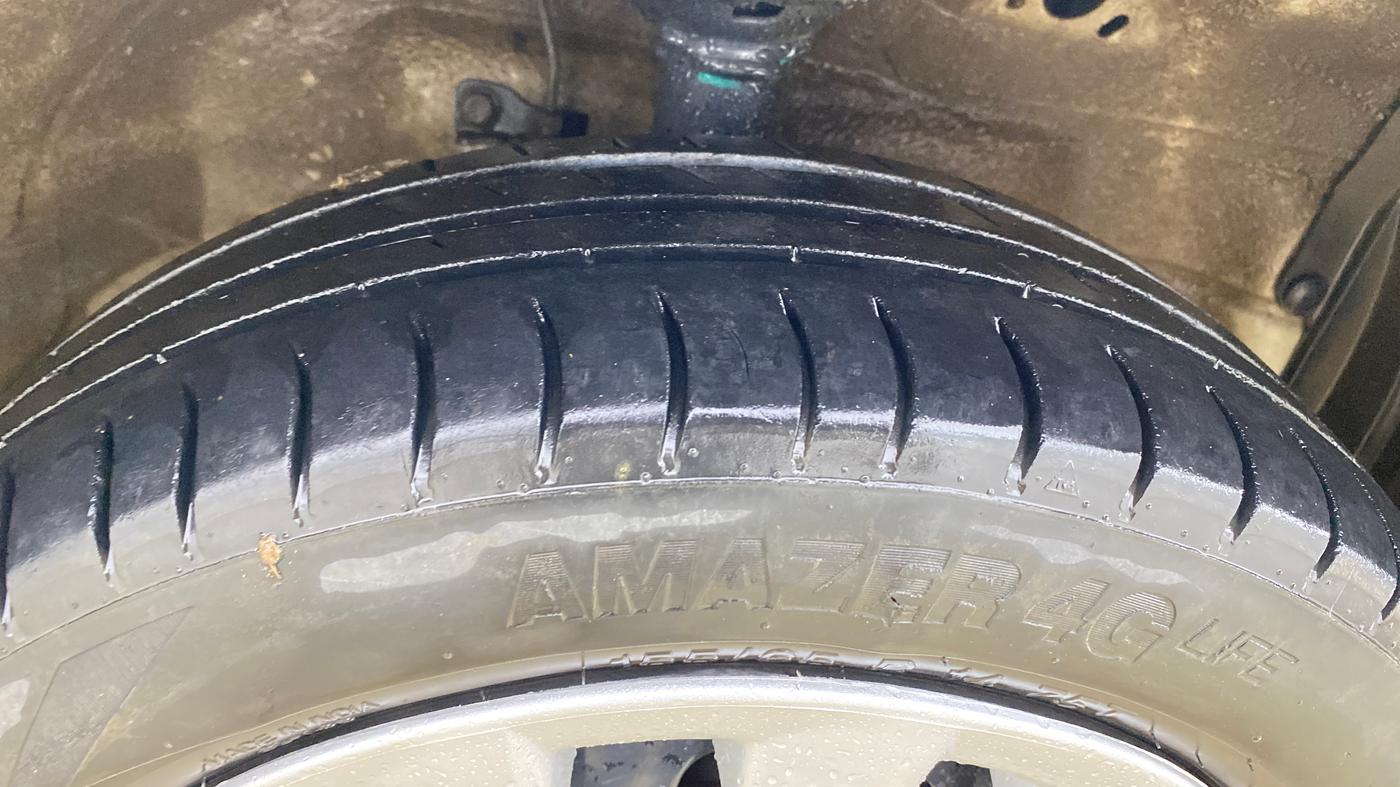 2017 Maruti Wagon R 1.0 VXI AMT, Petrol, Automatic, 63,744 km, Right Front Tyre Tread