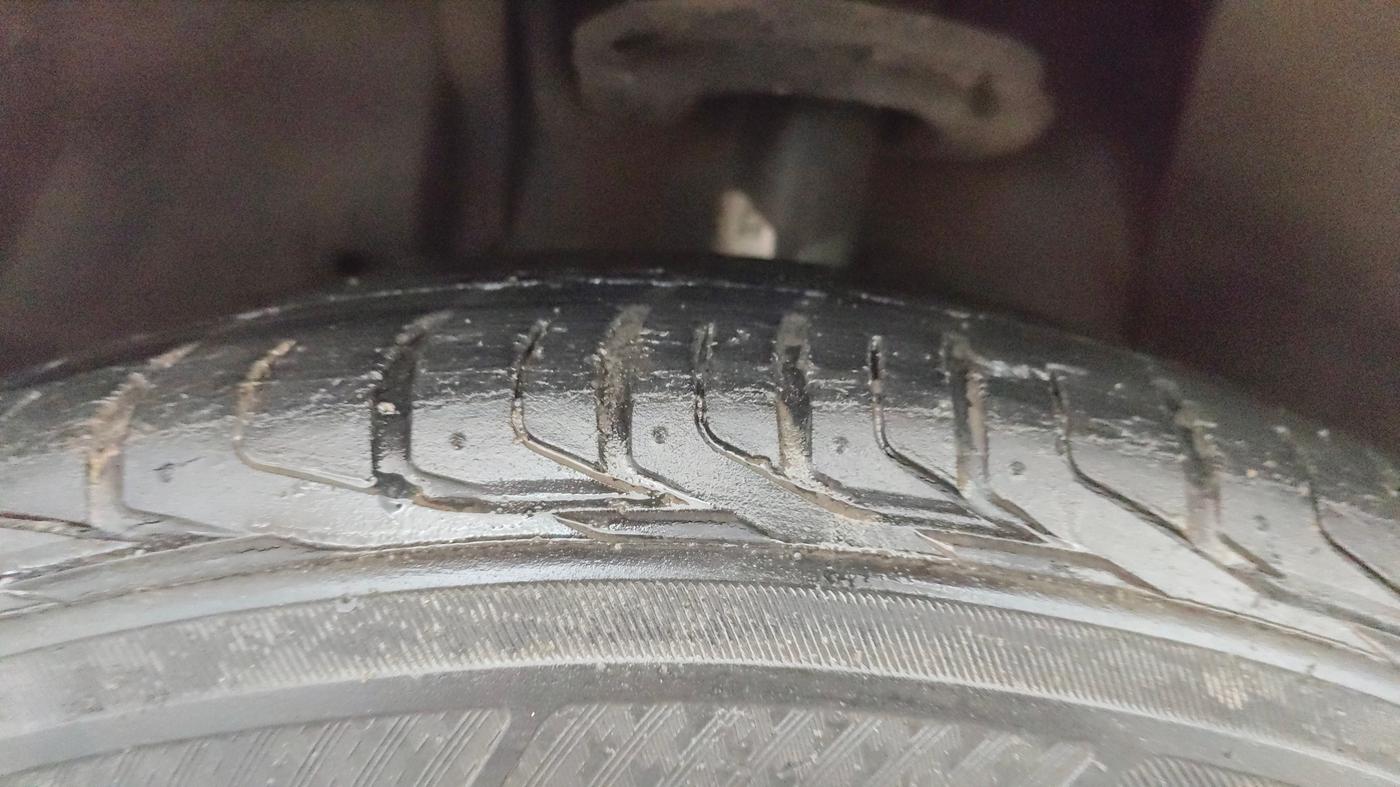 2019 Tata NEXON XZA PLUS PETROL, Petrol, Automatic, 51,589 km, Left Front Tyre Tread