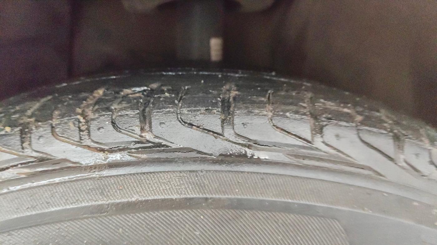 2019 Tata NEXON XZA PLUS PETROL, Petrol, Automatic, 51,589 km, Right Front Tyre Tread