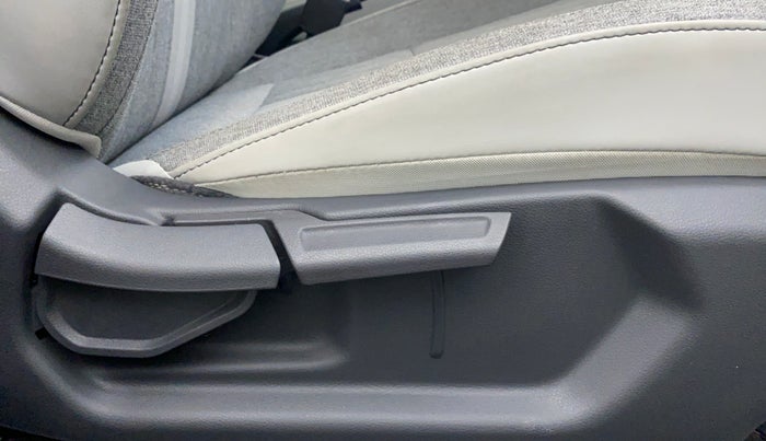 2021 Hyundai GRAND I10 NIOS SPORTZ CNG MT, CNG, Manual, 9,638 km, Driver Side Adjustment Panel