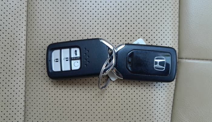 2022 Honda City 1.5L I-VTEC ZX CVT, Petrol, Automatic, 1,02,748 km, Key Close Up