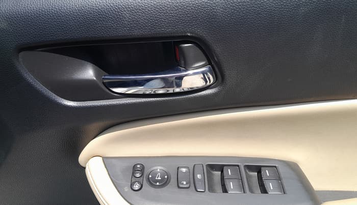 2022 Honda City 1.5L I-VTEC ZX CVT, Petrol, Automatic, 1,02,748 km, Driver Side Door Panels Control