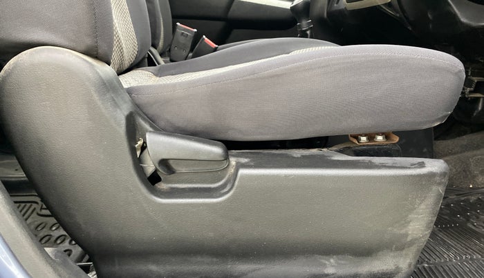 2013 Maruti Wagon R 1.0 LXI CNG, CNG, Manual, 88,207 km, Driver Side Adjustment Panel