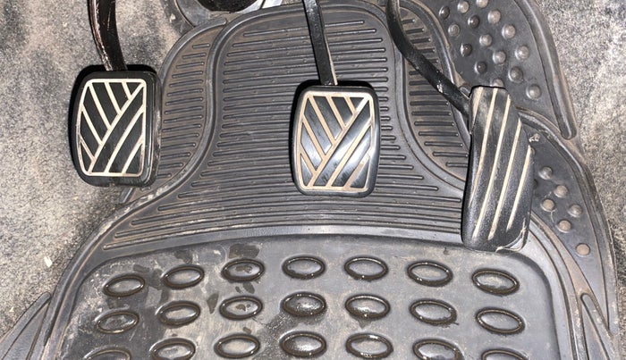 2013 Maruti Wagon R 1.0 LXI CNG, CNG, Manual, 88,207 km, Pedals