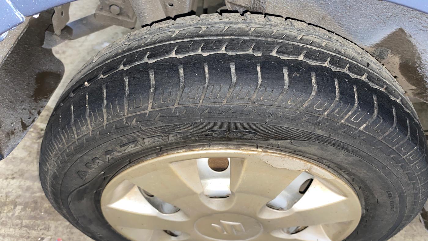 2013 Maruti Wagon R 1.0 LXI CNG, CNG, Manual, 88,276 km, Right Rear Tyre Tread