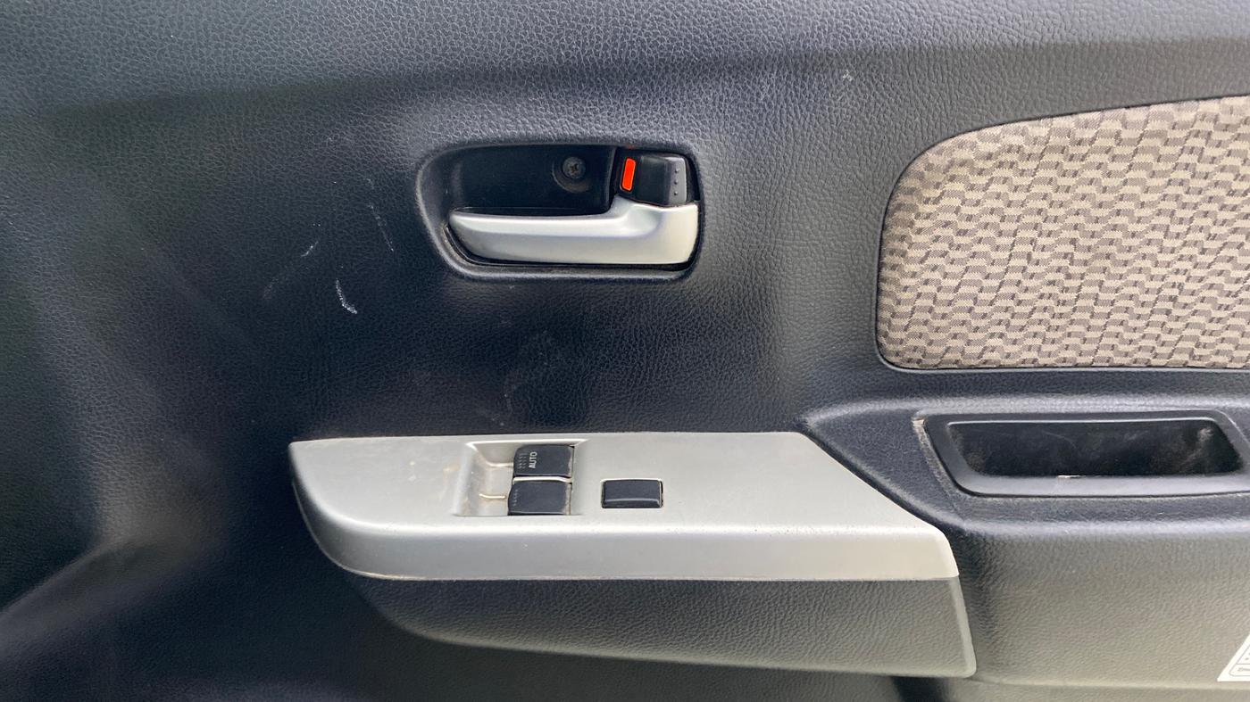 2013 Maruti Wagon R 1.0 LXI CNG, CNG, Manual, 88,276 km, Driver Side Door Panels Control