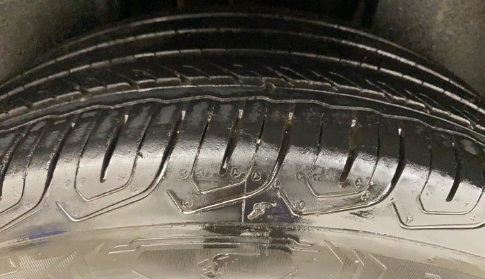 2022 Skoda KUSHAQ AMBITION 1.0L TSI AT, Petrol, Automatic, 24,579 km, Right Rear Tyre Tread