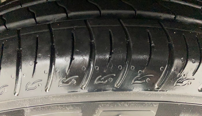 2024 Mahindra XUV 3XO AX5 1.2 L TCMPFI AT, Petrol, Automatic, 5,305 km, Left Front Tyre Tread