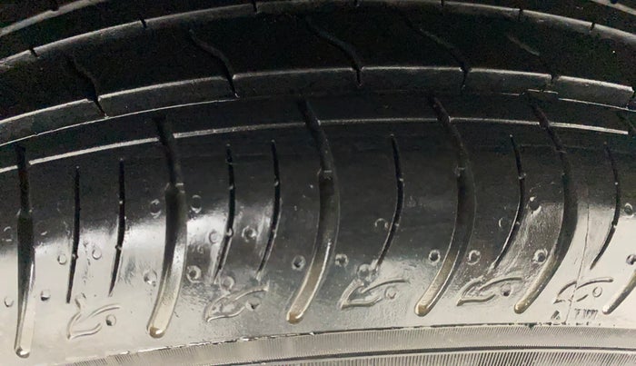 2024 Mahindra XUV 3XO AX5 1.2 L TCMPFI AT, Petrol, Automatic, 5,305 km, Left Rear Tyre Tread