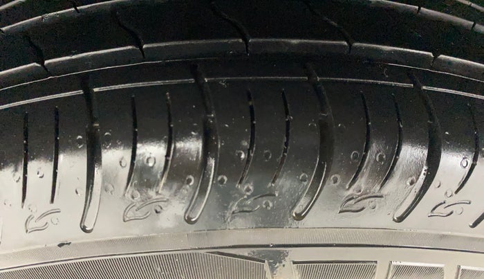 2024 Mahindra XUV 3XO AX5 1.2 L TCMPFI AT, Petrol, Automatic, 5,305 km, Right Rear Tyre Tread