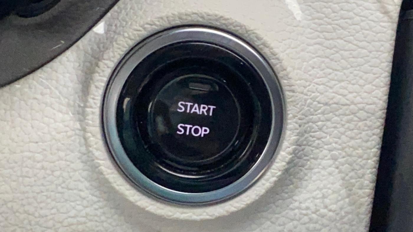 2024 Mahindra XUV 3XO AX5 1.2 L TCMPFI AT, Petrol, Automatic, 5,670 km, Keyless Start/ Stop Button