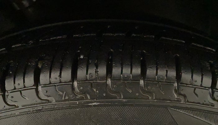 2018 Datsun Redi Go T(O) 1.0 AMT, Petrol, Automatic, 13,022 km, Left Front Tyre Tread