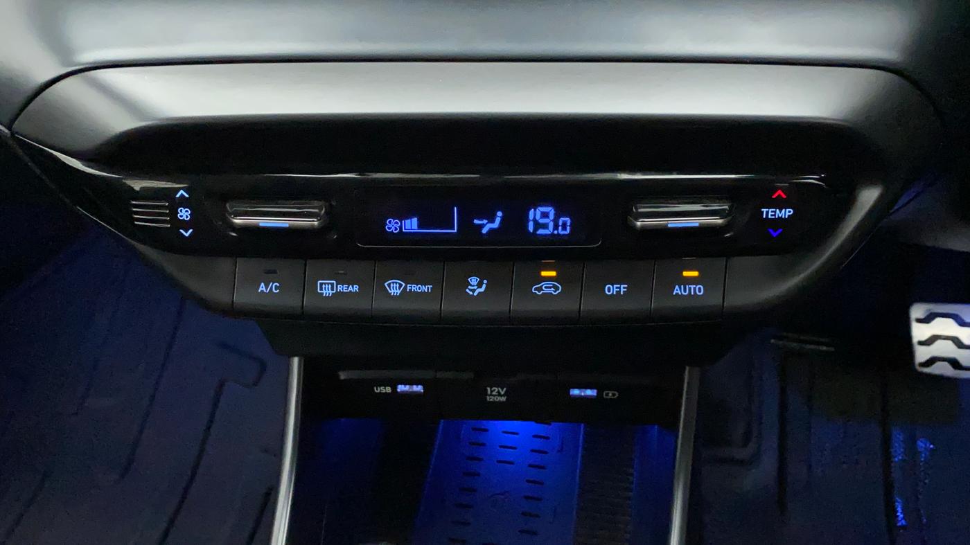 2020 Hyundai NEW I20 ASTA(O) 1.0TURBO DCT DUAL TONE, Petrol, Automatic, 33,748 km, Automatic Climate Control