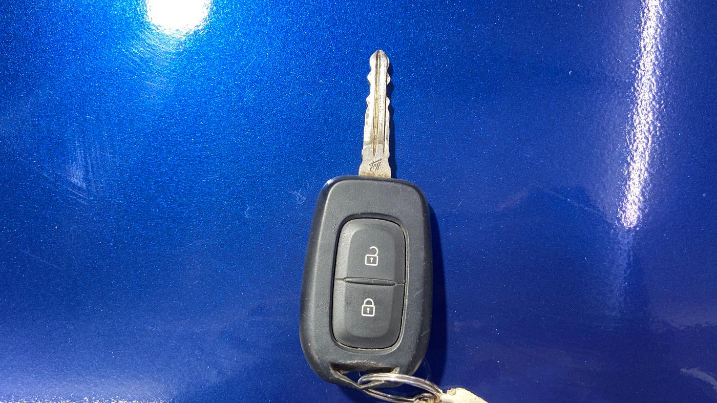 2022 Renault TRIBER RXL MT, Petrol, Manual, 50,709 km, Key Close Up